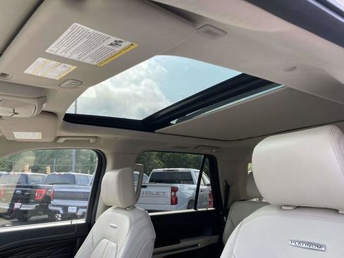 Used 2018 Ford Expedition Platinum RWD image 19