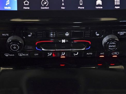 Used 2023 Jeep Grand Cherokee Limited AWD/4WD image 13