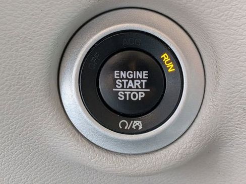 Used 2019 Chrysler Pacifica Touring-L FWD image 21