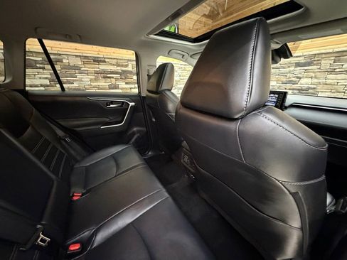 Used 2021 Toyota RAV4 XLE Premium AWD/4WD image 31