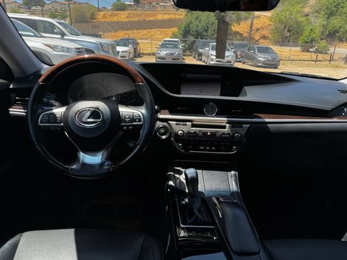 Used 2018 Lexus ES 350 w/ Navigation System Package FWD image 15