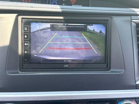Used 2018 Toyota Highlander Plus AWD/4WD image 29