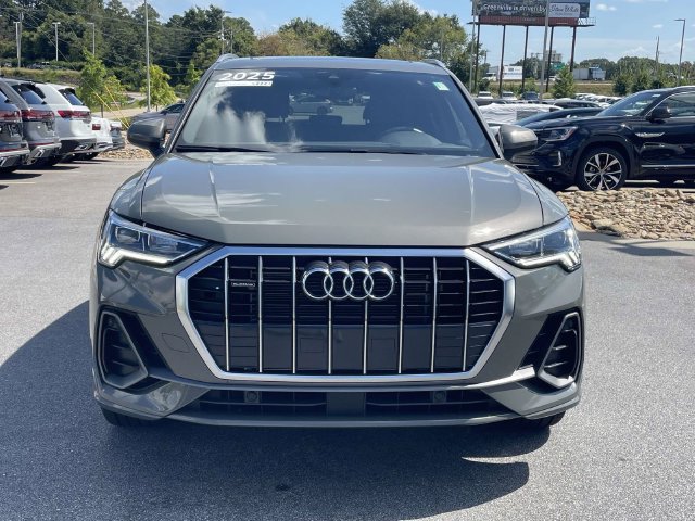 Certified 2025 Audi Q3 2.0T Premium AWD/4WD image 2