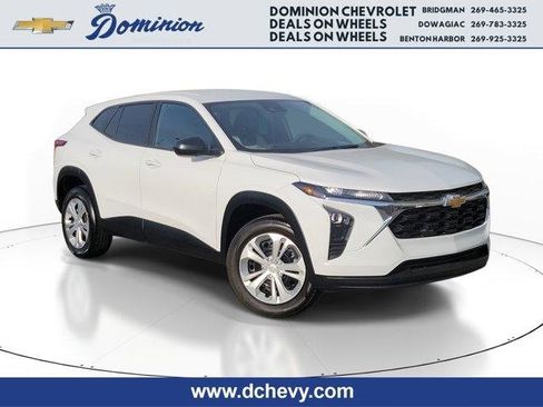 Used 2024 Chevrolet Trax LS image 1