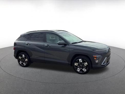Used 2025 Hyundai Kona SEL FWD image 2