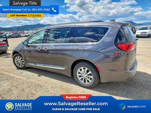 Used 2017 Chrysler Pacifica Touring-L FWD image 3