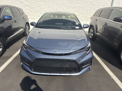 Used 2022 Toyota Corolla SE w/ SE Premium Package FWD image 2
