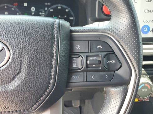 Used 2025 Toyota 4Runner TRD Off-Road Premium AWD/4WD image 19