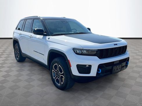 Used 2022 Jeep Grand Cherokee Trailhawk w/ Luxury Tech Group III AWD/4WD image 3