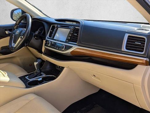 Used 2019 Toyota Highlander Limited image 23