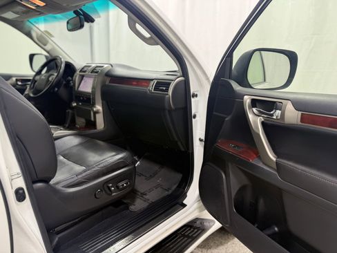 Used 2013 Lexus GX 460 Premium image 23