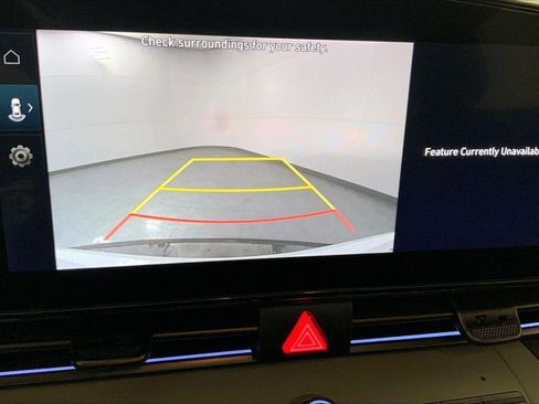 Used 2025 Hyundai Elantra Limited image 21