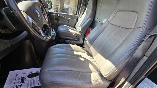 Used 2018 Chevrolet Express 2500 w/ Driver Convenience Package RWD image 12