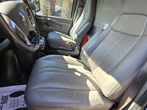 Used 2018 Chevrolet Express 2500 w/ Driver Convenience Package RWD image 12