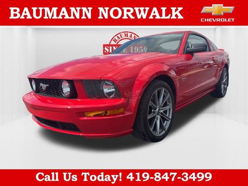 Used 2007 Ford Mustang GT RWD image 3