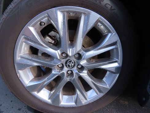 Used 2020 Toyota Highlander Limited image 15