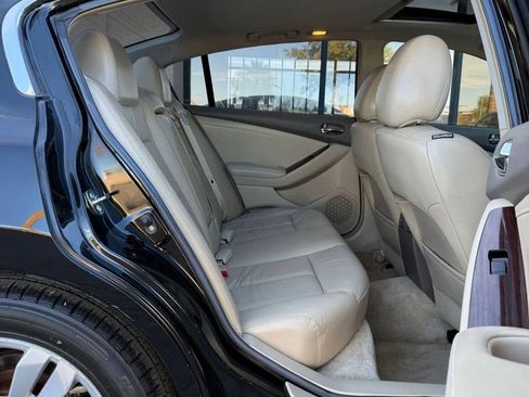 Used 2011 Nissan Altima 3.5 SR w/ 3.5SR Premium Pkg image 16