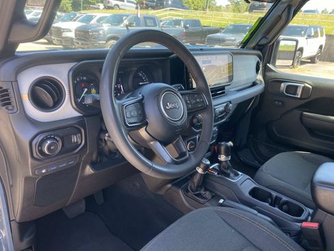 Used 2024 Jeep Wrangler Unlimited w/ Convenience Group AWD/4WD image 25