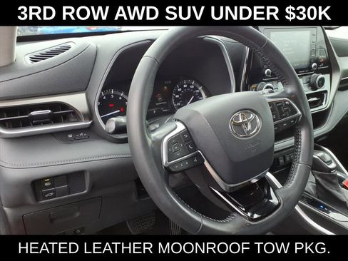 Used 2021 Toyota Highlander XLE AWD/4WD image 16