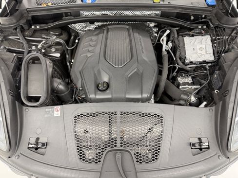Certified 2025 Porsche Macan image 60