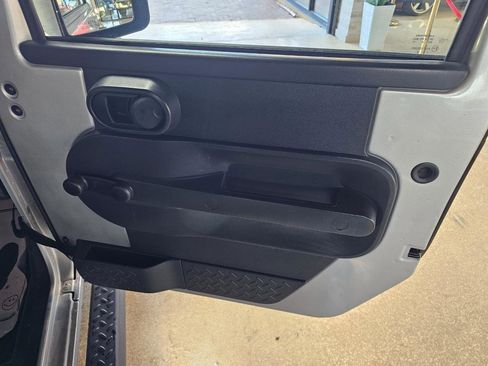 Used 2007 Jeep Wrangler Unlimited X image 9