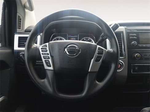 Used 2017 Nissan Titan SV image 12