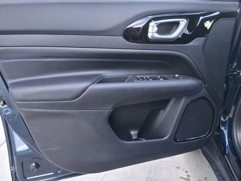 New 2026 Jeep Compass Latitude image 18