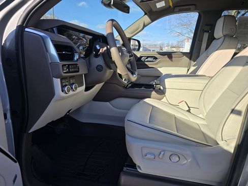 Used 2025 GMC Yukon Denali image 16