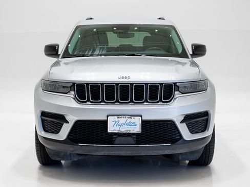 Used 2024 Jeep Grand Cherokee Laredo AWD/4WD image 4