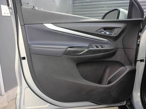 Used 2022 Chevrolet Bolt EUV LT w/ Convenience Package image 8
