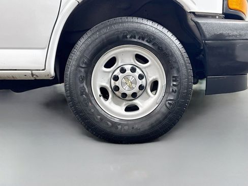 Used 2020 Chevrolet Express 3500 w/ Driver Convenience Package RWD image 40