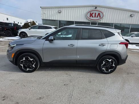 Used 2024 Kia Seltos EX image 2