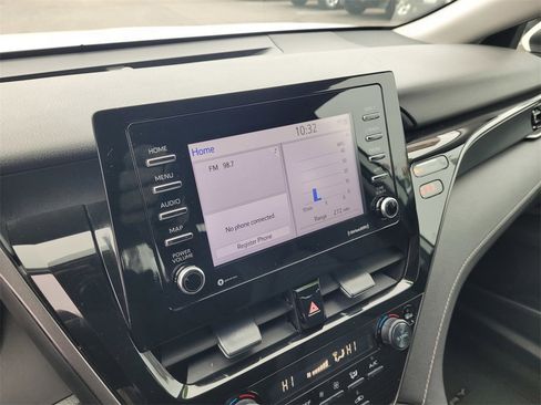 Used 2020 Toyota Camry SE image 12