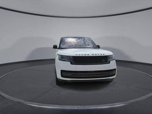 Used 2023 Land Rover Range Rover Long Wheelbase SE image 3