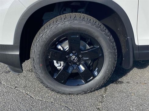 New 2025 Honda Ridgeline Black Edition image 8