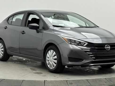 Used 2025 Nissan Versa S image 3