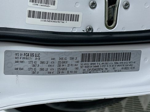 Used 2019 Jeep Cherokee Limited AWD/4WD image 34