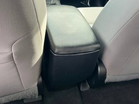 Used 2015 Toyota RAV4 LE AWD/4WD image 17