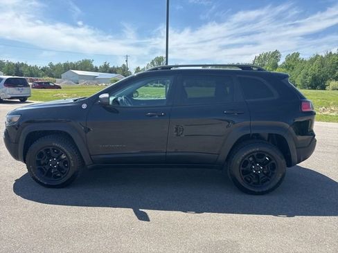 Used 2020 Jeep Cherokee Trailhawk w/ Cold Weather Group AWD/4WD image 2