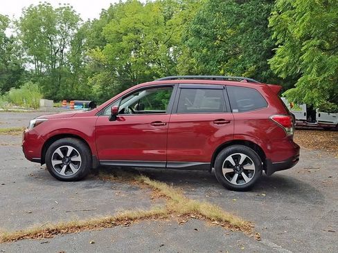 Used 2017 Subaru Forester 2.5i Premium AWD/4WD image 6