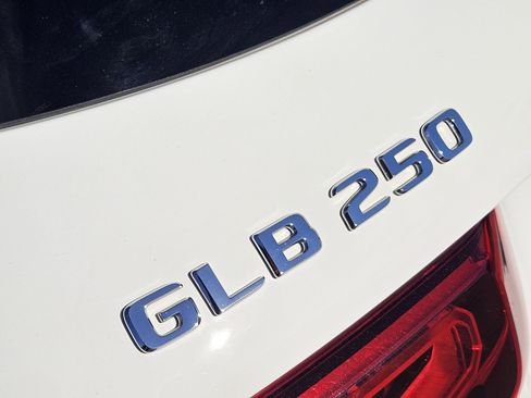 Certified 2022 Mercedes-Benz GLB 250 image 8
