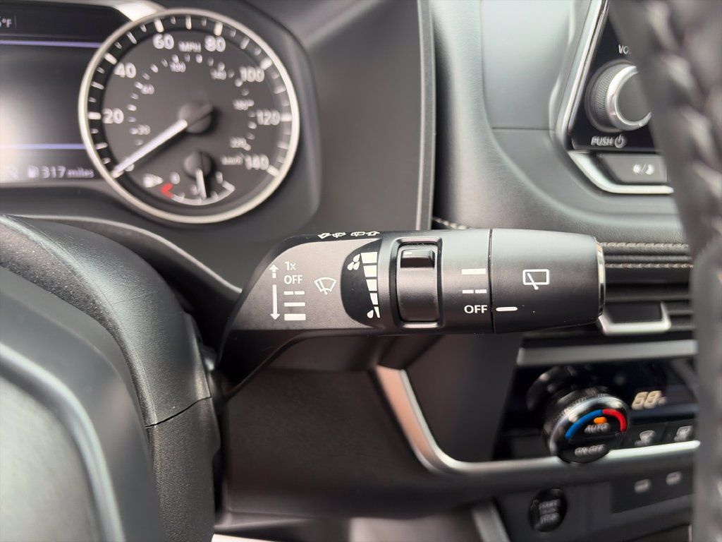Used 2025 Nissan Rogue SV FWD image 34