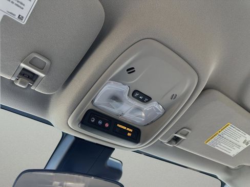 Used 2025 Buick Encore GX Sport Touring image 32