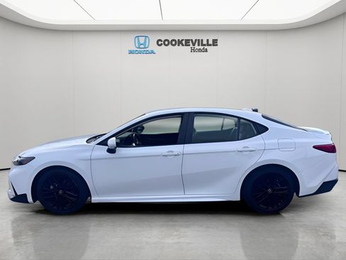 Used 2025 Toyota Camry SE FWD image 8