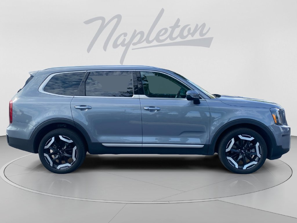 Used 2025 Kia Telluride S FWD image 7