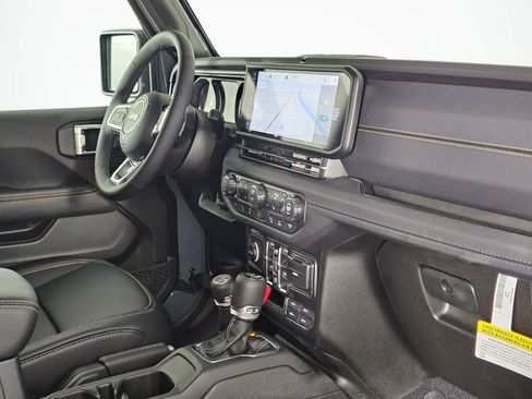 New 2026 Jeep Wrangler Unlimited Sahara w/ Whitecap Package AWD/4WD image 40