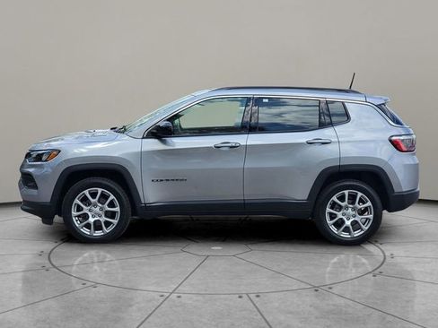 Certified 2022 Jeep Compass Latitude w/ Sun and Sound Group AWD/4WD image 9