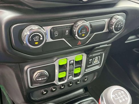 Used 2018 Jeep Wrangler Unlimited Sport S AWD/4WD image 32