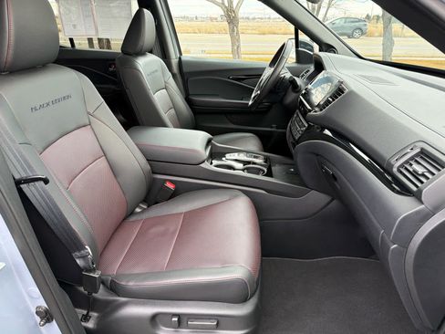 Used 2025 Honda Ridgeline Black Edition image 13