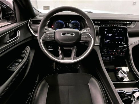 Used 2024 Jeep Grand Cherokee Altitude AWD/4WD image 6